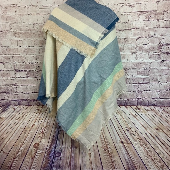 Lauren Conrad Blue Beige Striped Fringe Shawl Blanket Scarf NWOT - Picture 6 of 13
